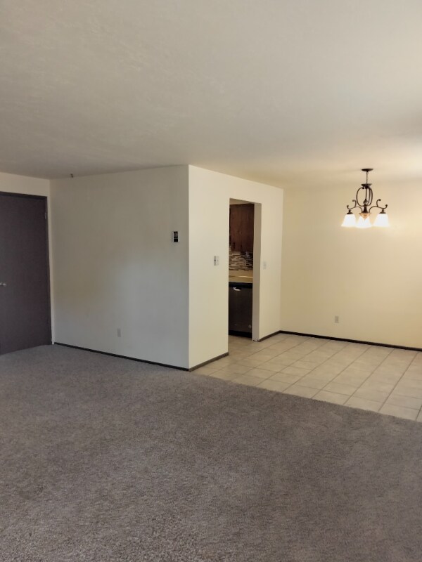 Building Photo - 797 Meadows Dr