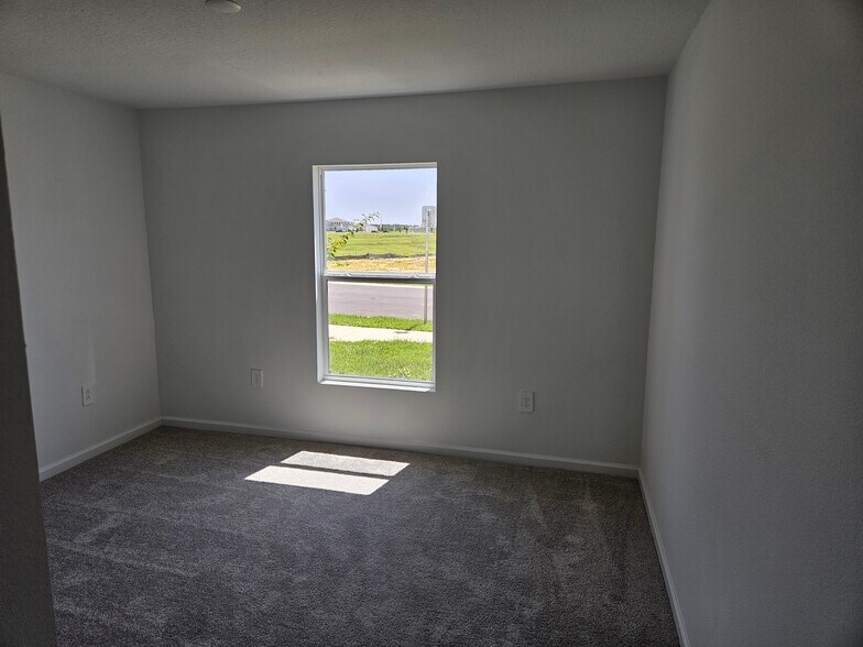 Room 1 - 2414 McKinley Dr
