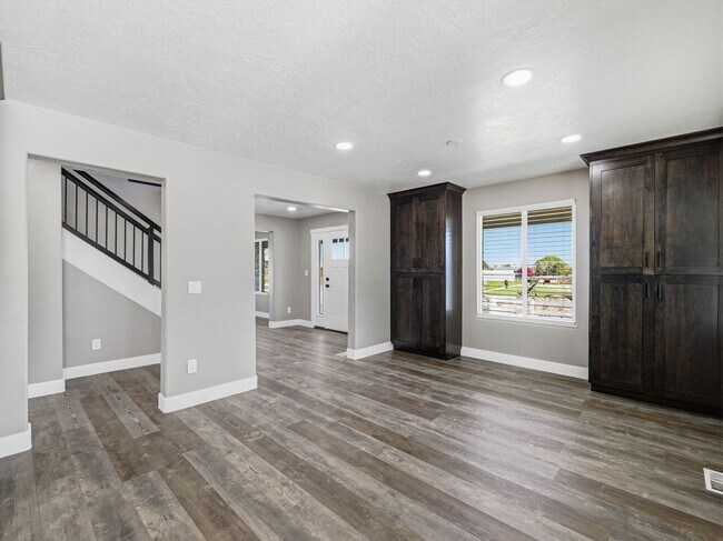 Building Photo - RES_O VAN DER WATT_14512