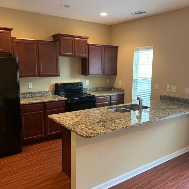 Building Photo - Townhome Condo