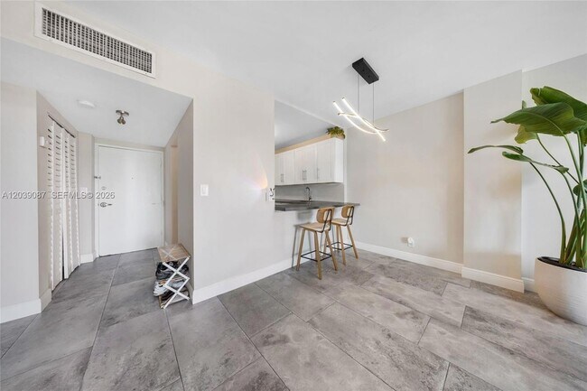 Building Photo - 1455 N Treasure Dr