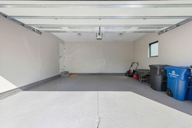 Building Photo - 554 Pointview Dr