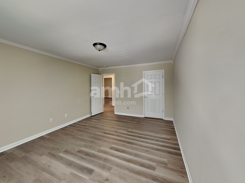 Building Photo - 319 Forest Bend Dr