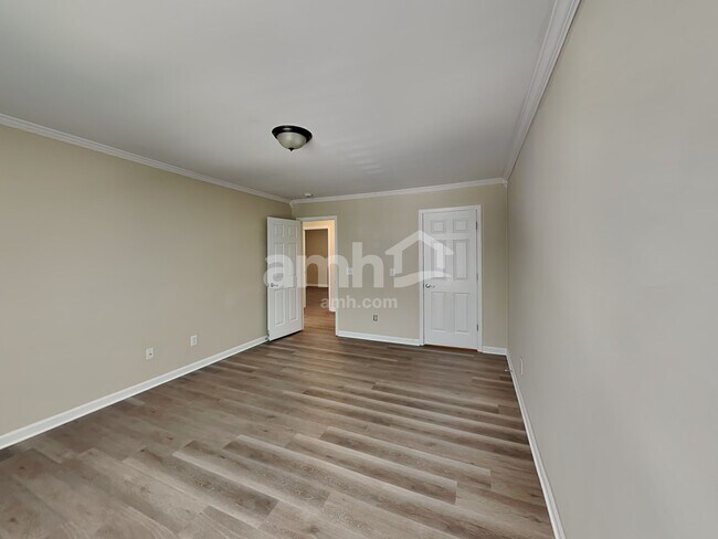 Building Photo - 319 Forest Bend Dr