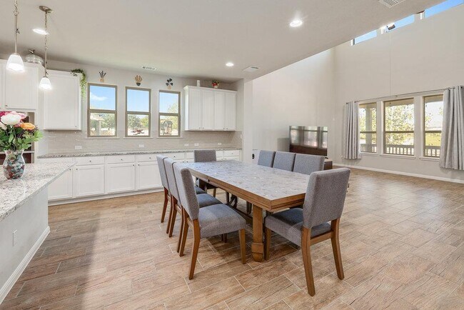 Building Photo - 1136 Almeria Bend