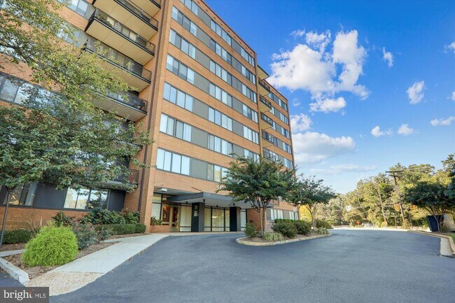 Building Photo - 4390 Lorcom Ln