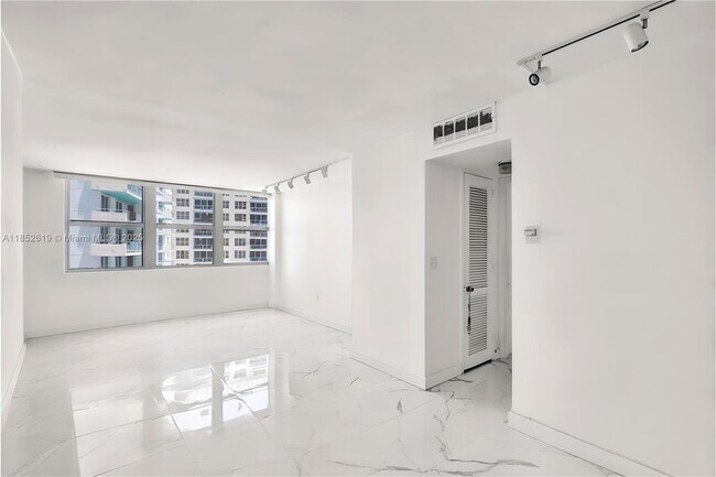 Building Photo - 5055 Collins Ave