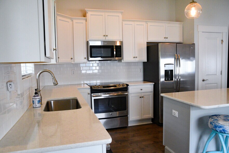 Building Photo - 1908 Springwood Dr