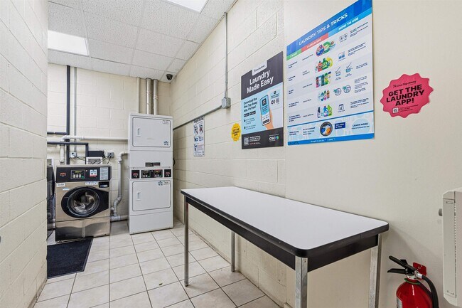 Building Photo - 905 River Rd