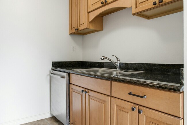 Building Photo - 5396 Willow Ln