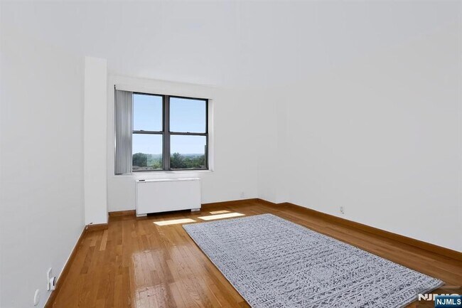 Building Photo - 301 Beech St