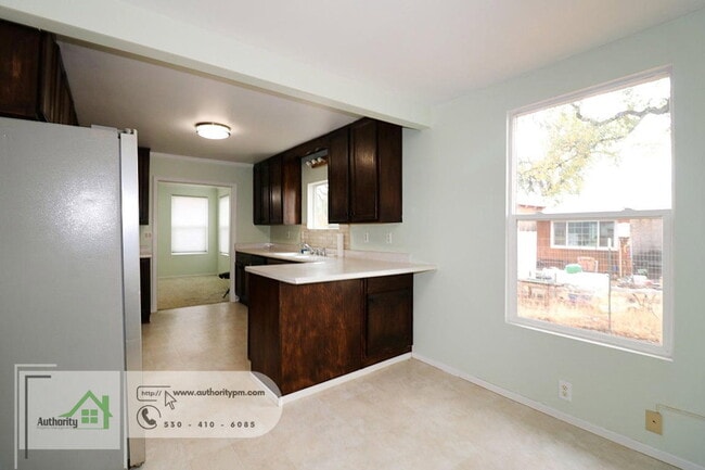 Building Photo - 6530 Dale Ln