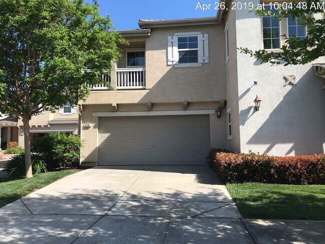 Building Photo - Westlake Winner... Walk to Parks & Schools 3 Bedroom 2.5 Baths