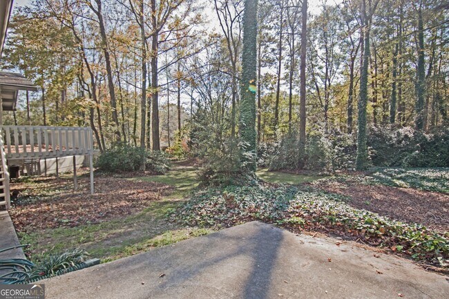 Building Photo - 305 Pinemount Dr