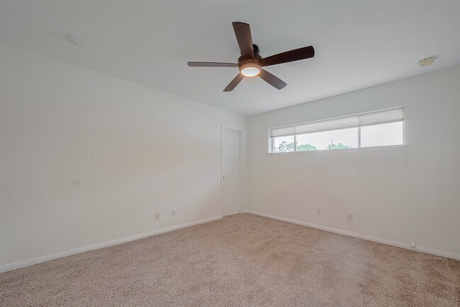 Building Photo - 605 Sorrento Dr