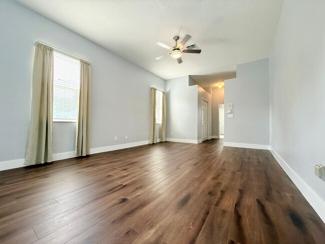 Building Photo - Executive 4bedrooms/3baths Dream pool-home...