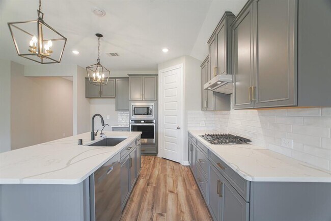 Building Photo - 9852 Pearly Everlasting