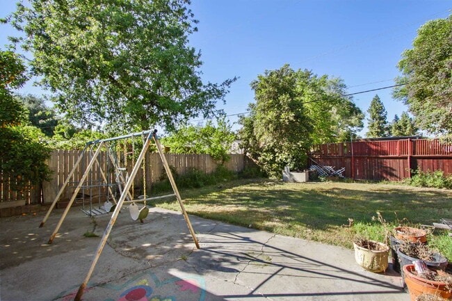 Building Photo - Available Now or Fall. Old East Davis Rental with Spacious Yard, Bonus Room & Easy Bike Access to...