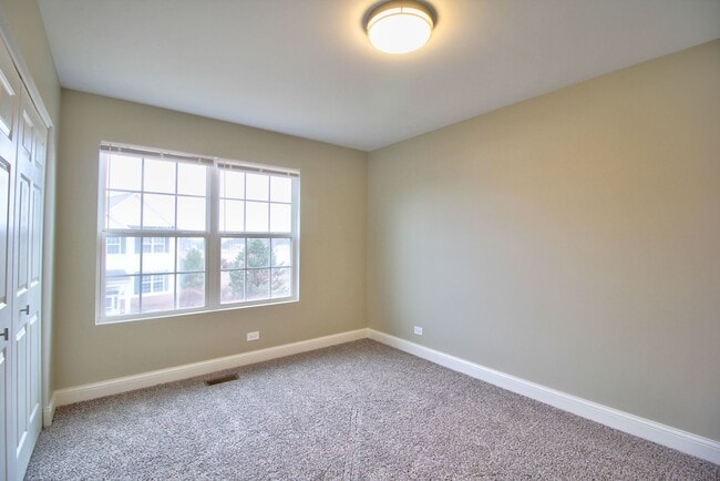 Building Photo - 2259 Beresford Dr