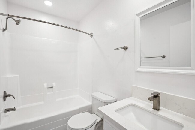Building Photo - 16117S