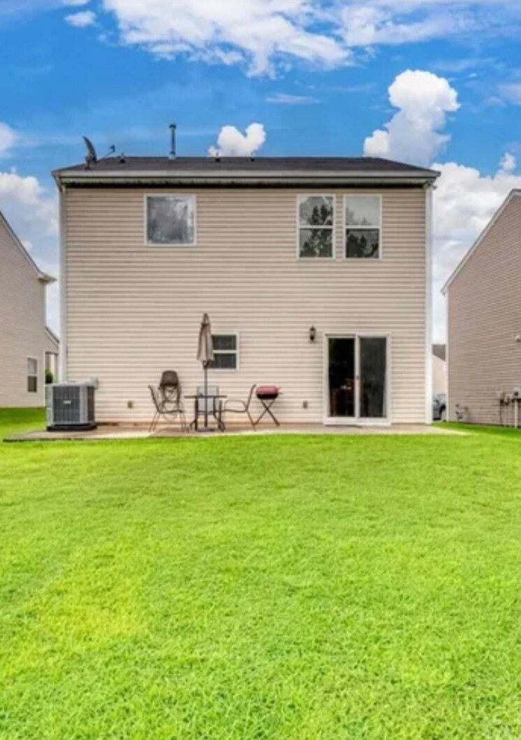 Building Photo - 1050 Black Oak Dr