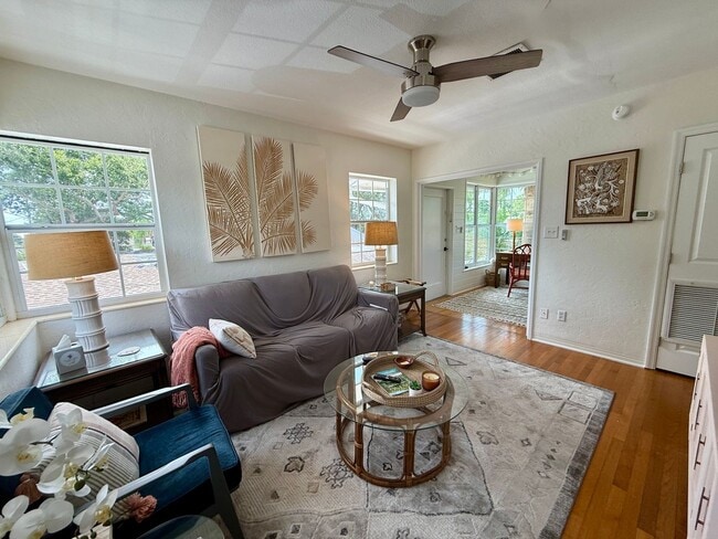 Building Photo - Fully furnished 1/1 Apartment Old NE