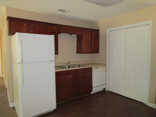 Building Photo - 102 Dylan Dr