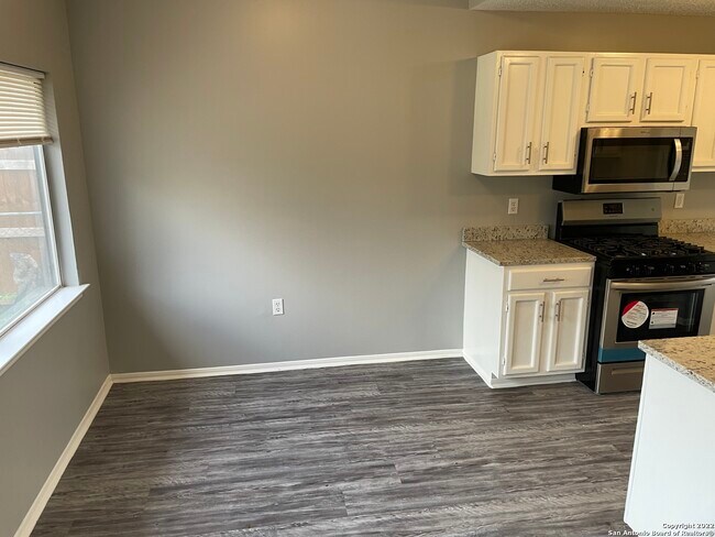 Building Photo - 5915 Pleasant Lake