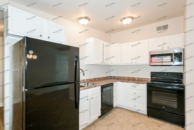Building Photo - 6932 Woodhurst Dr