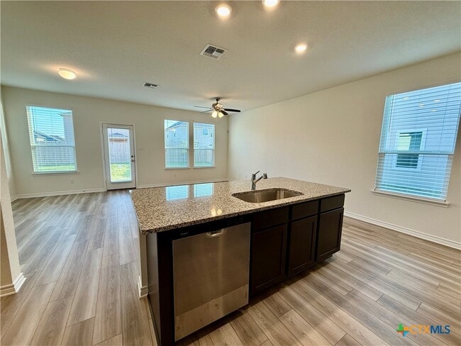 Building Photo - 433 Panther Pass