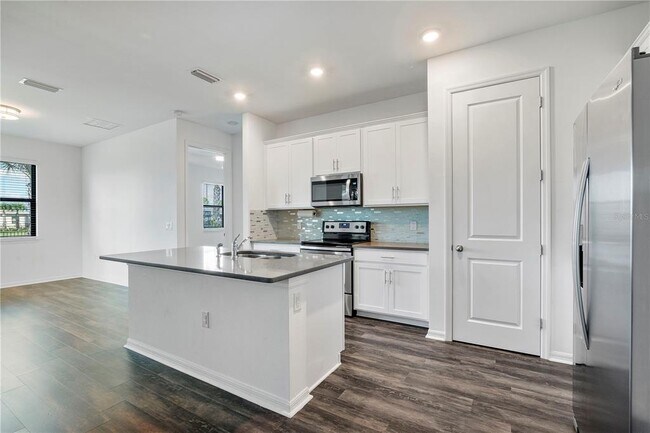 Building Photo - 16369 Palmetto St