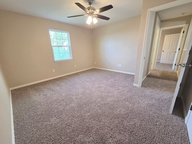 Building Photo - Beautifully Renovated 2-Story Home in Kemp...
