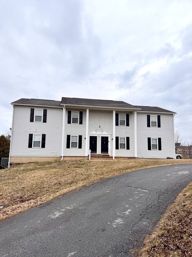 Building Photo - Top Floor Apartment for Rent in Bridgewater