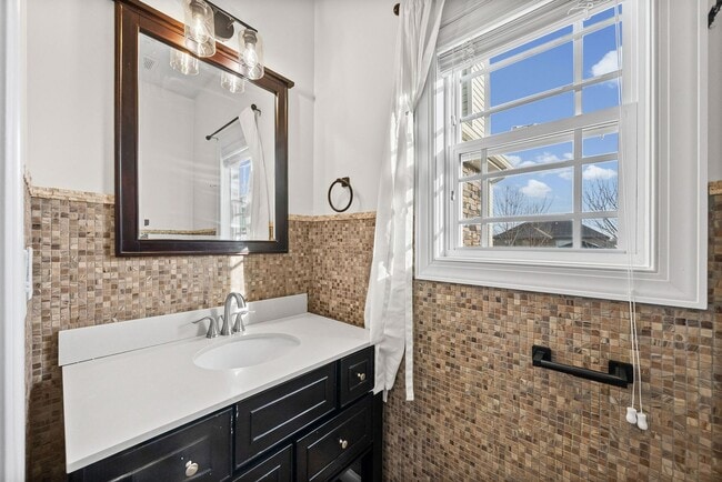 Building Photo - Pet Friendly Three Bedroom with Bonus!