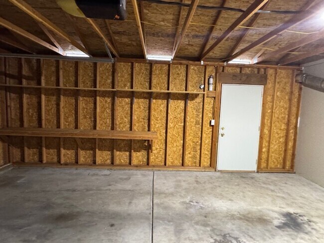 Building Photo - 323-325 SE K