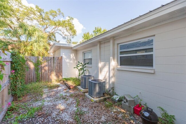 Building Photo - 3401 W San Pedro St