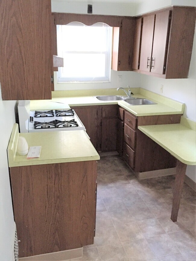 Building Photo - 1851 Capital Ave