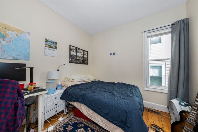 Building Photo - 5 BED/2 BATH ON CALUMET ST. FOR 9/1/2026 WITH CENTRAL AIR