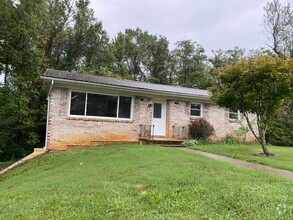 Building Photo - Remodeled 3 Bedroom home