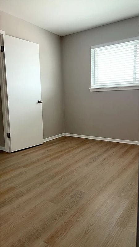 Building Photo - 105 W Silver Sands Dr