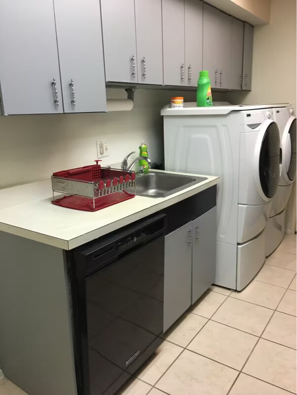 Building Photo - 10250 Prince Pl