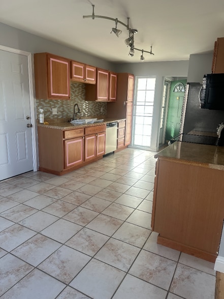 Building Photo - 667 Beldon Way