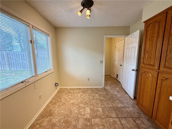 Building Photo - 9 Dunedin Dr