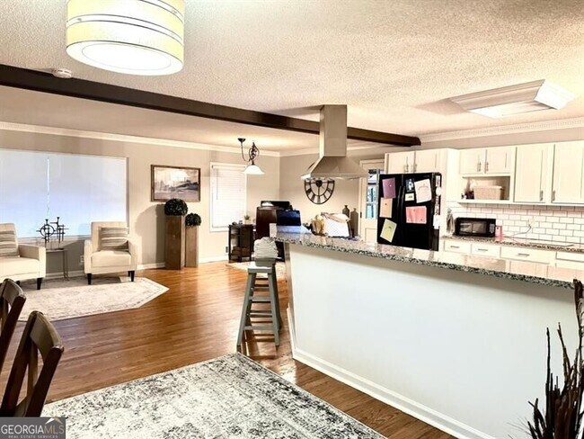 Building Photo - 2805 Pine Hill Dr
