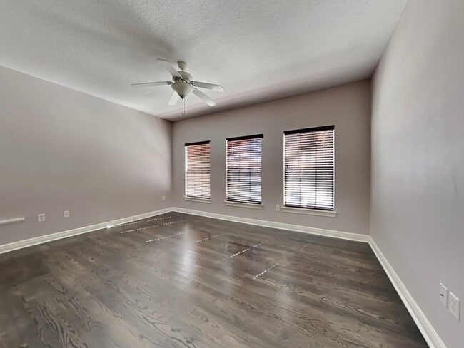 Building Photo - 422 S Habana Ave