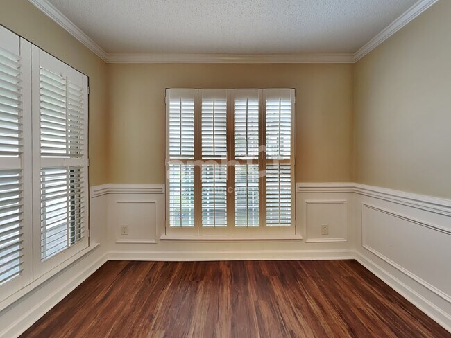 Building Photo - 260 Pampas Dr