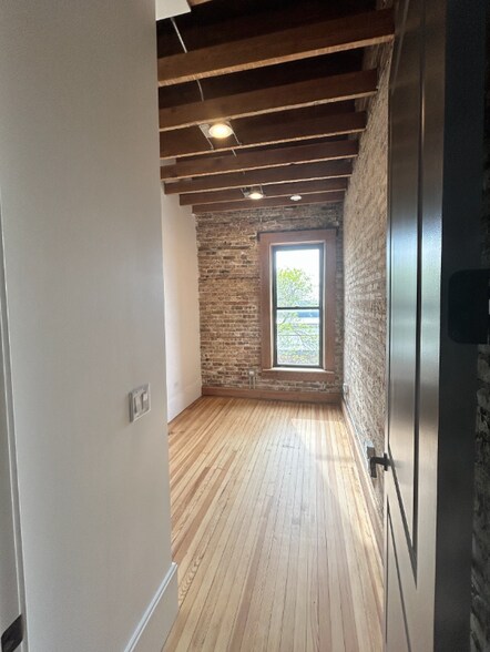 Building Photo - 3535 W Armitage Ave
