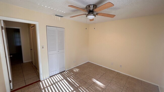 Building Photo - Unfurnished Annual Rental Available Now.