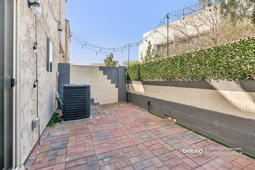 Building Photo - 8192 N 22nd Dr