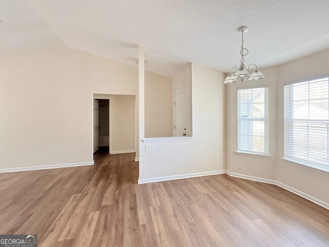 Building Photo - 102 Lake Victoria Dr